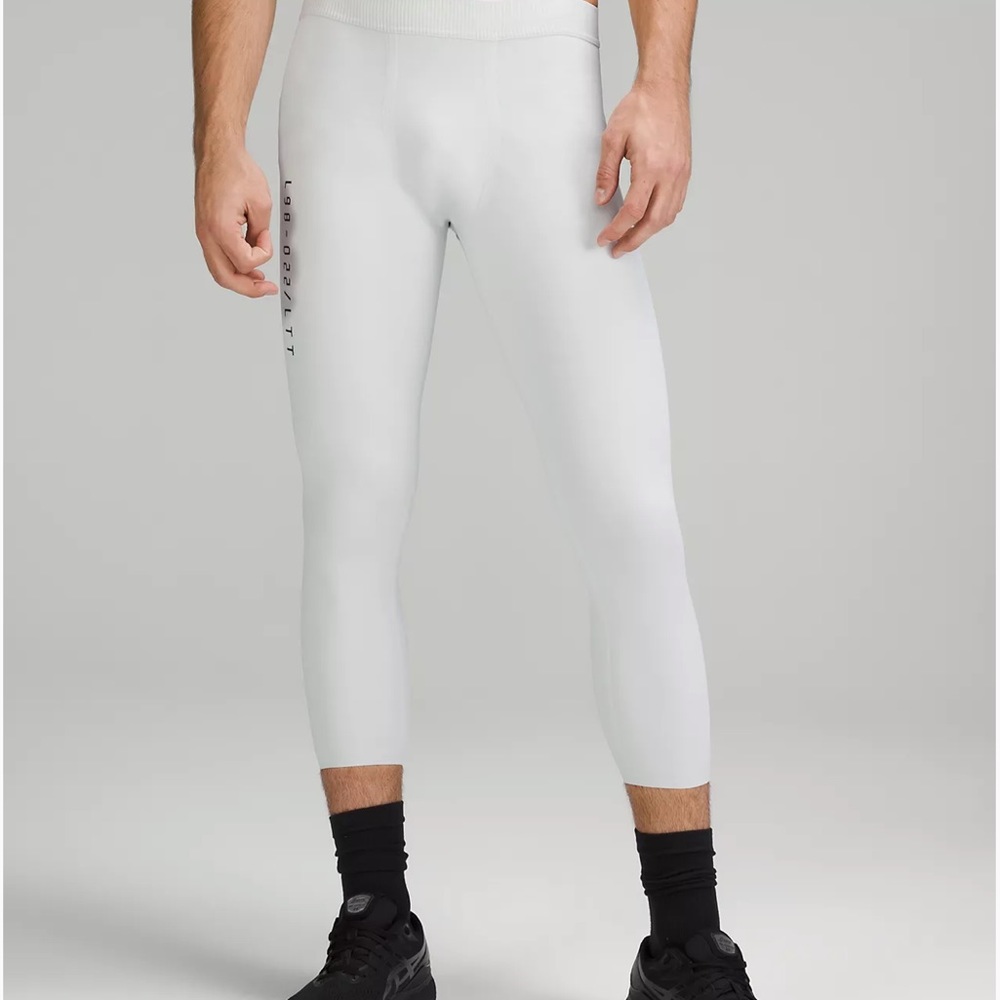 Mens Lululemon License to Train Tight 21” Sz. M